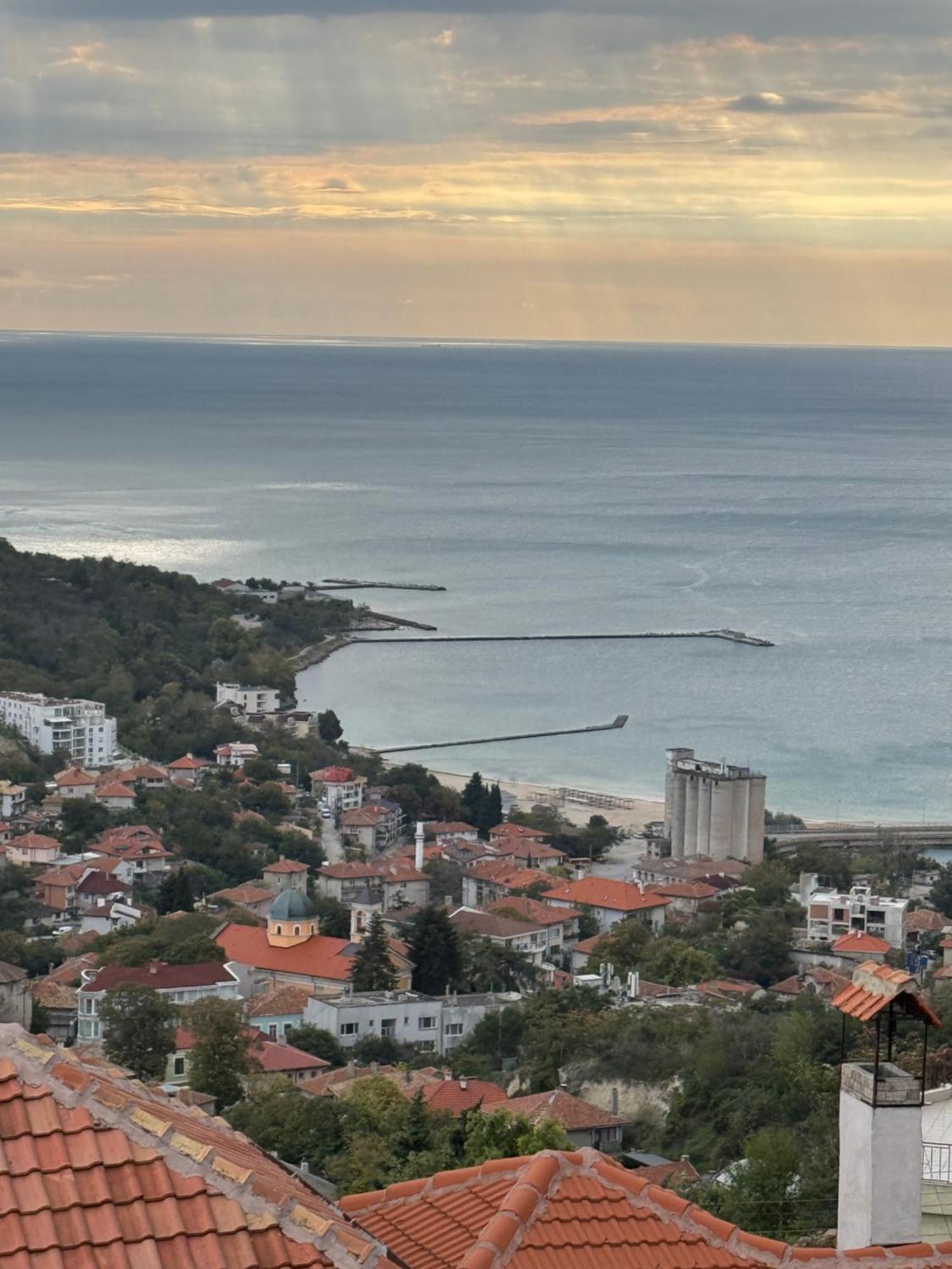 Kakavanen'S Sea View Apartment Balchik Bagian luar foto